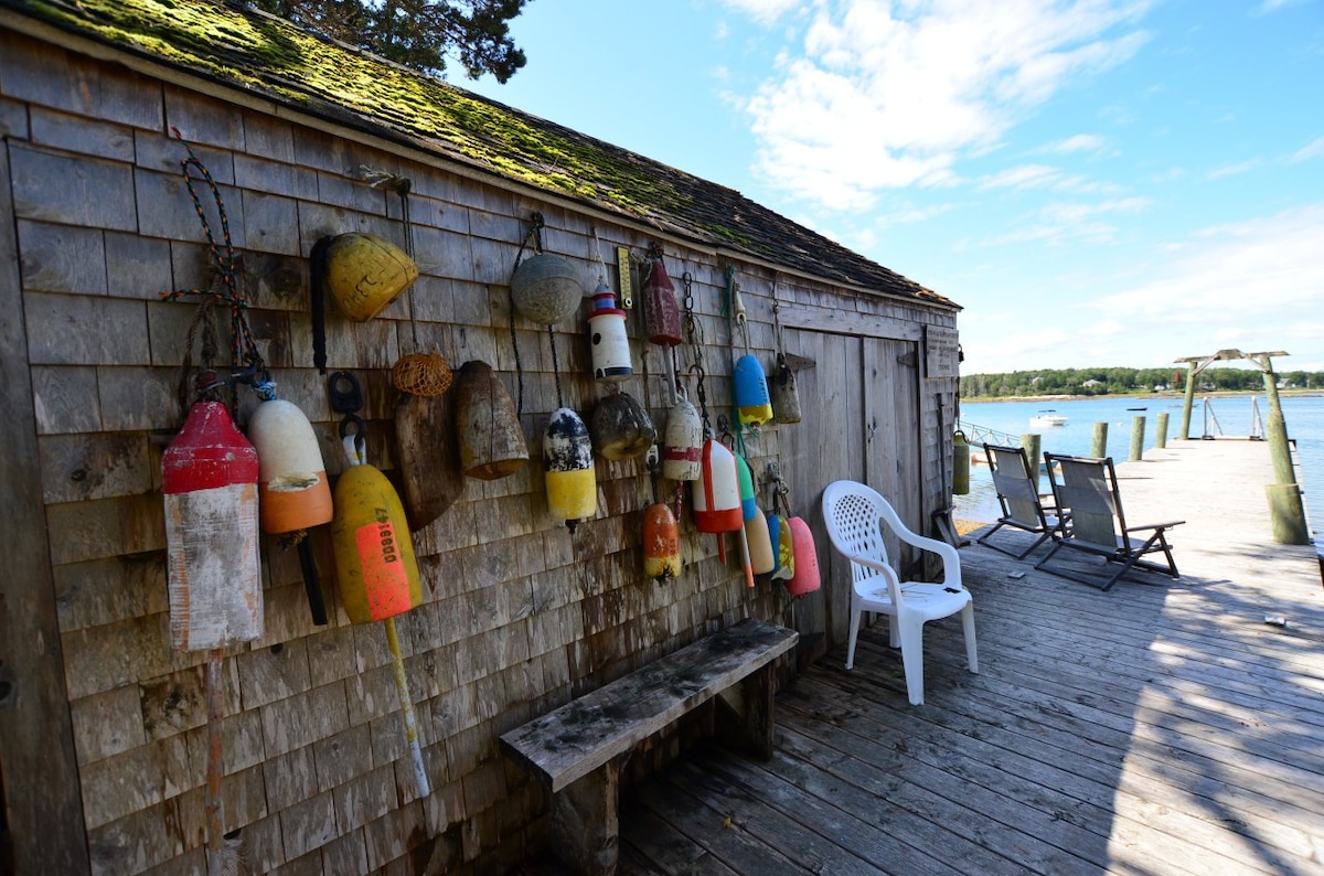 Berry Cottage features private dock, harbor views