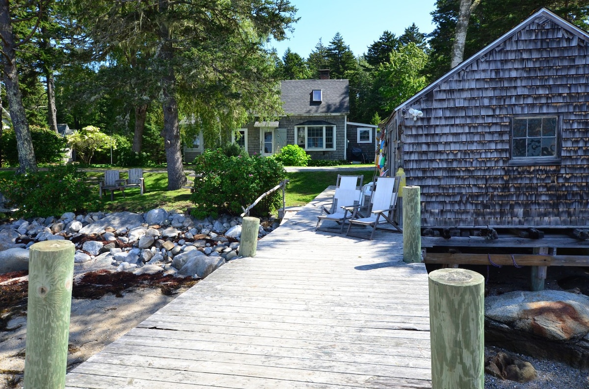 Berry Cottage features private dock, harbor views