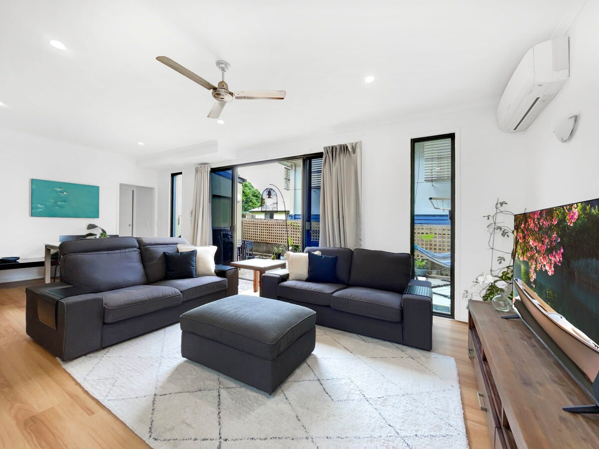 Heart of Caloundra- Top Location, Townhouse Gem!