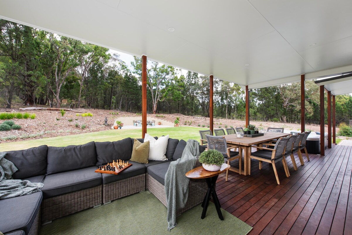 Lazy Frog Lodge: Mudgee country luxury near town