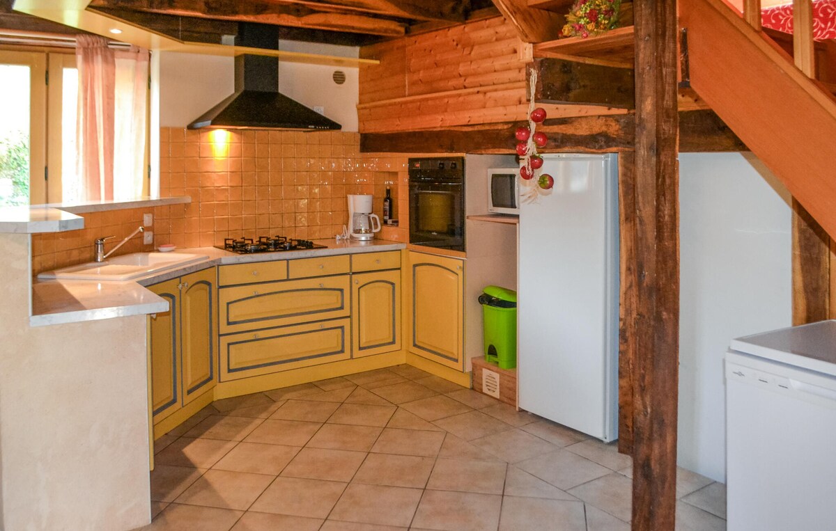 Cozy home in Montignac with kitchenette