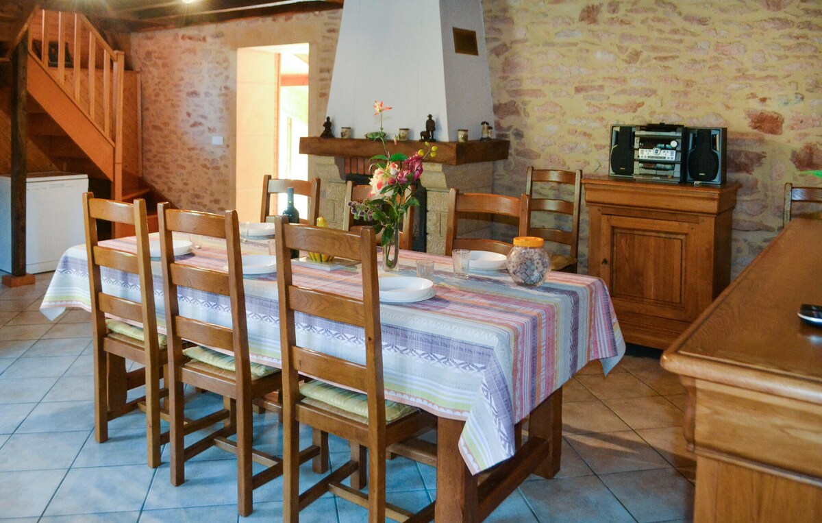 Cozy home in Montignac with kitchenette