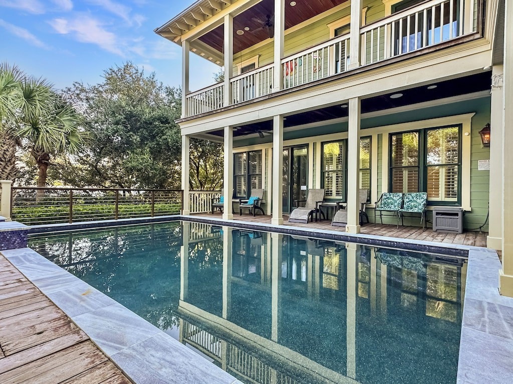 6 BR home w private pool & hot tub. Steps to beach