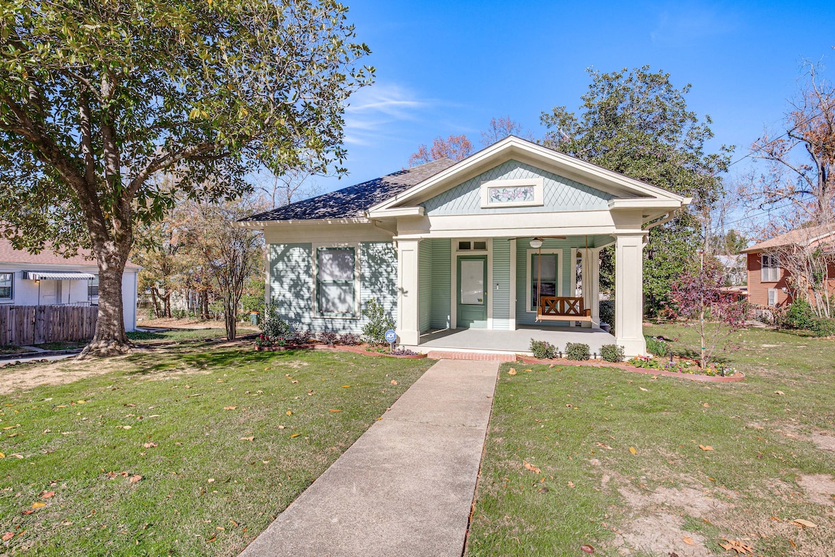 Charming Tyler Home w/ Shared Deck, 1 Mi to Town!