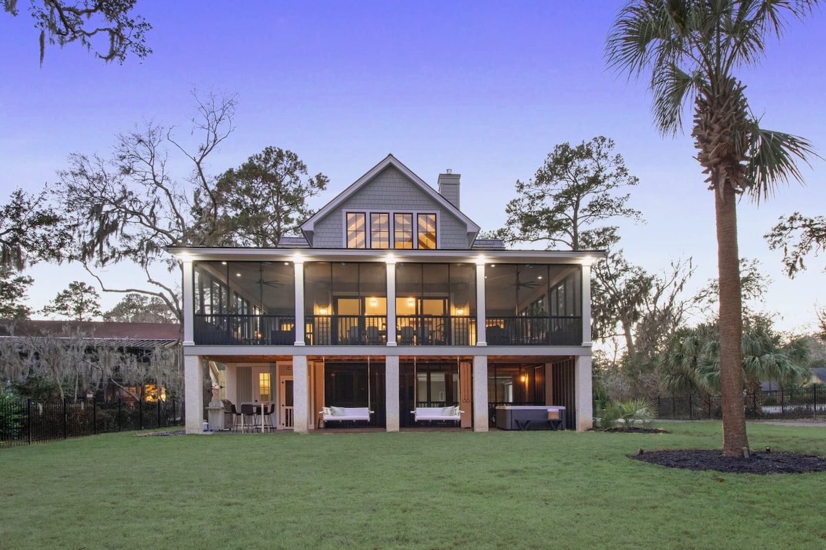 Luxurious Lakefront Home | Hot Tub + Game Room