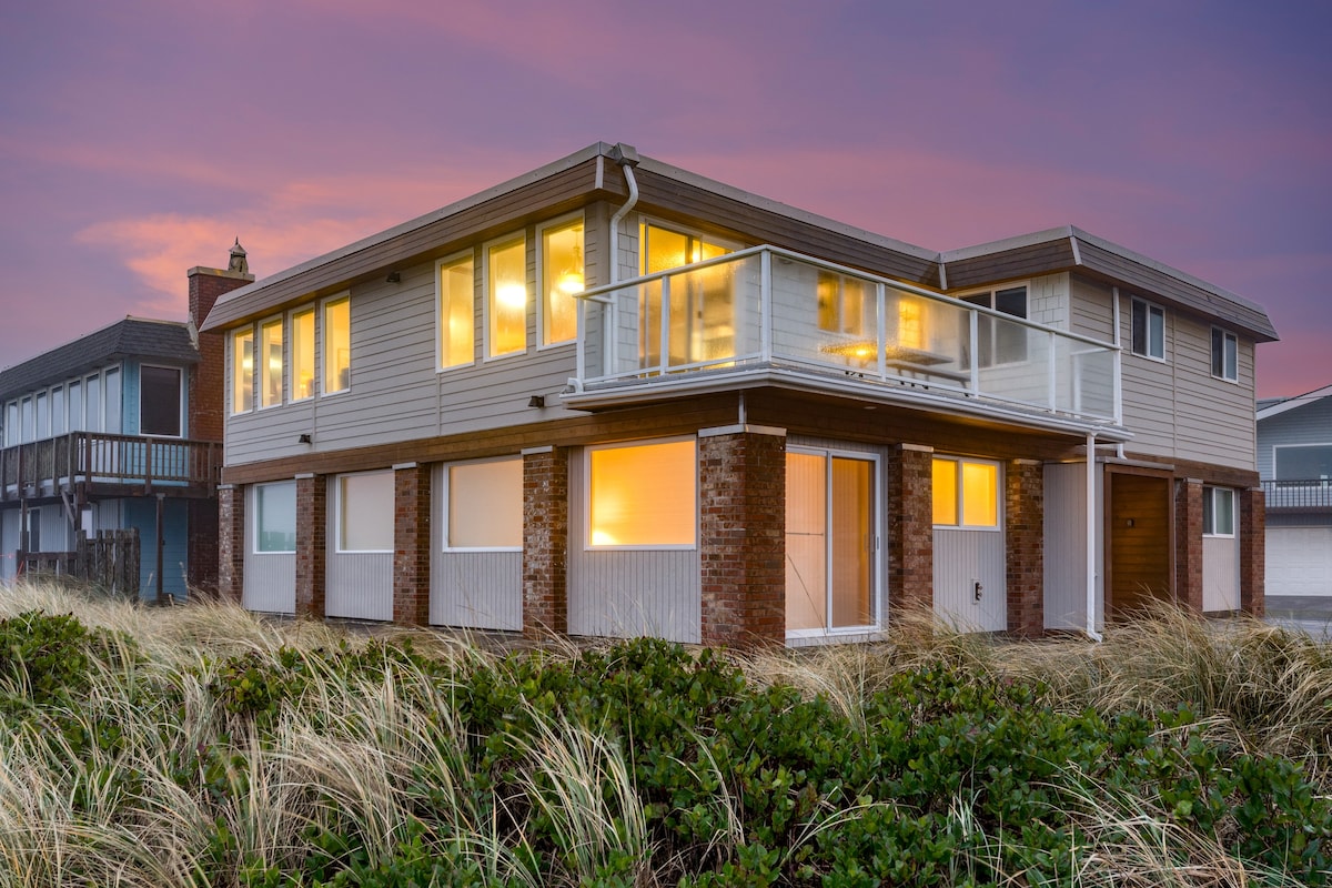 Rock Candy by AvantStay | Beachfront, Views, Patio