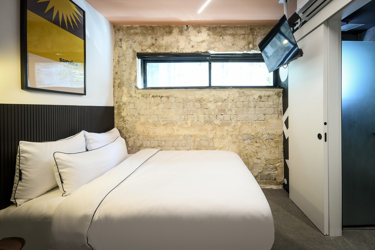 Urban Studio + Netflix near Dizengoff Square!