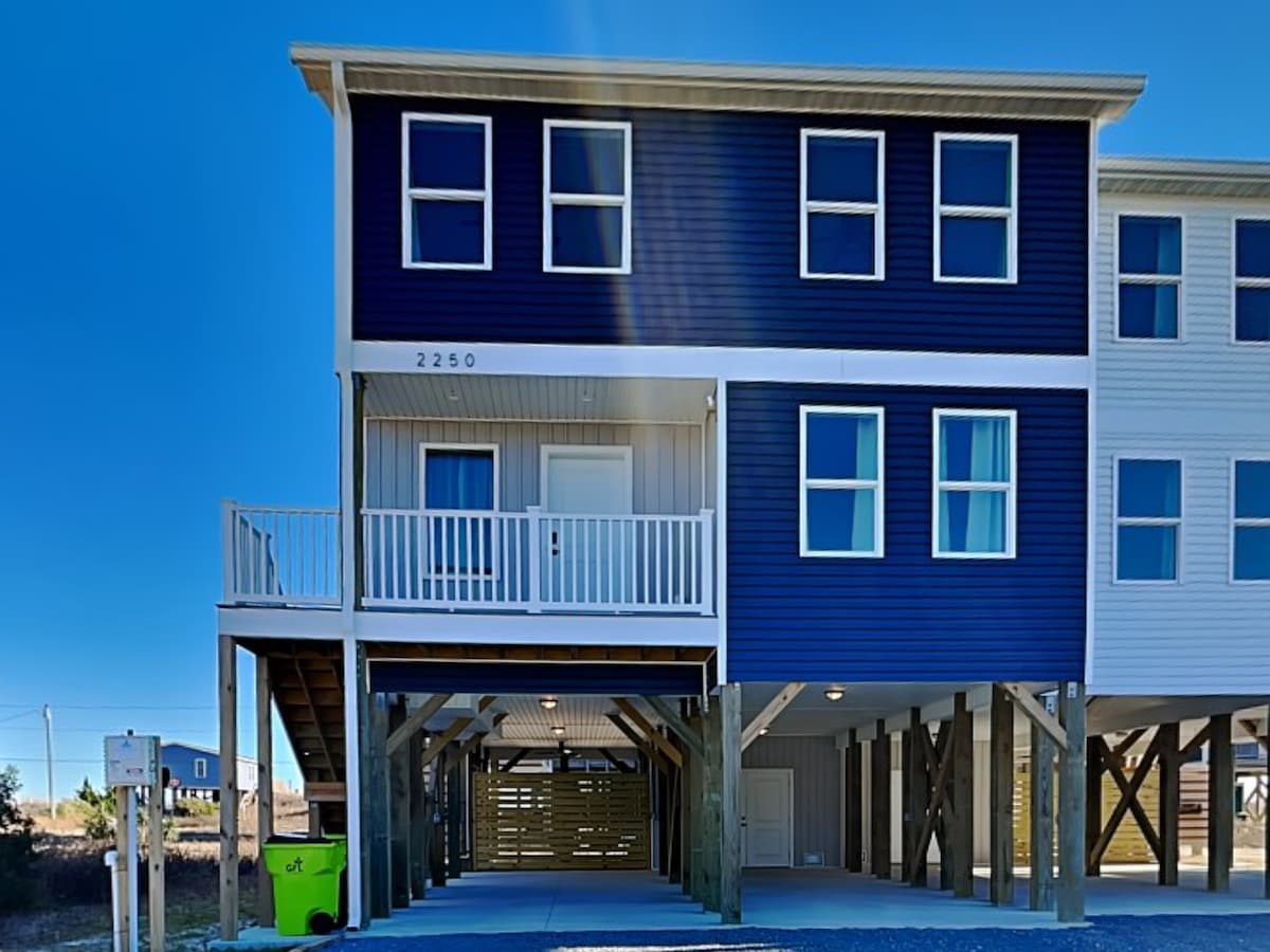 The Seaport | In-Town, Across from Beach!