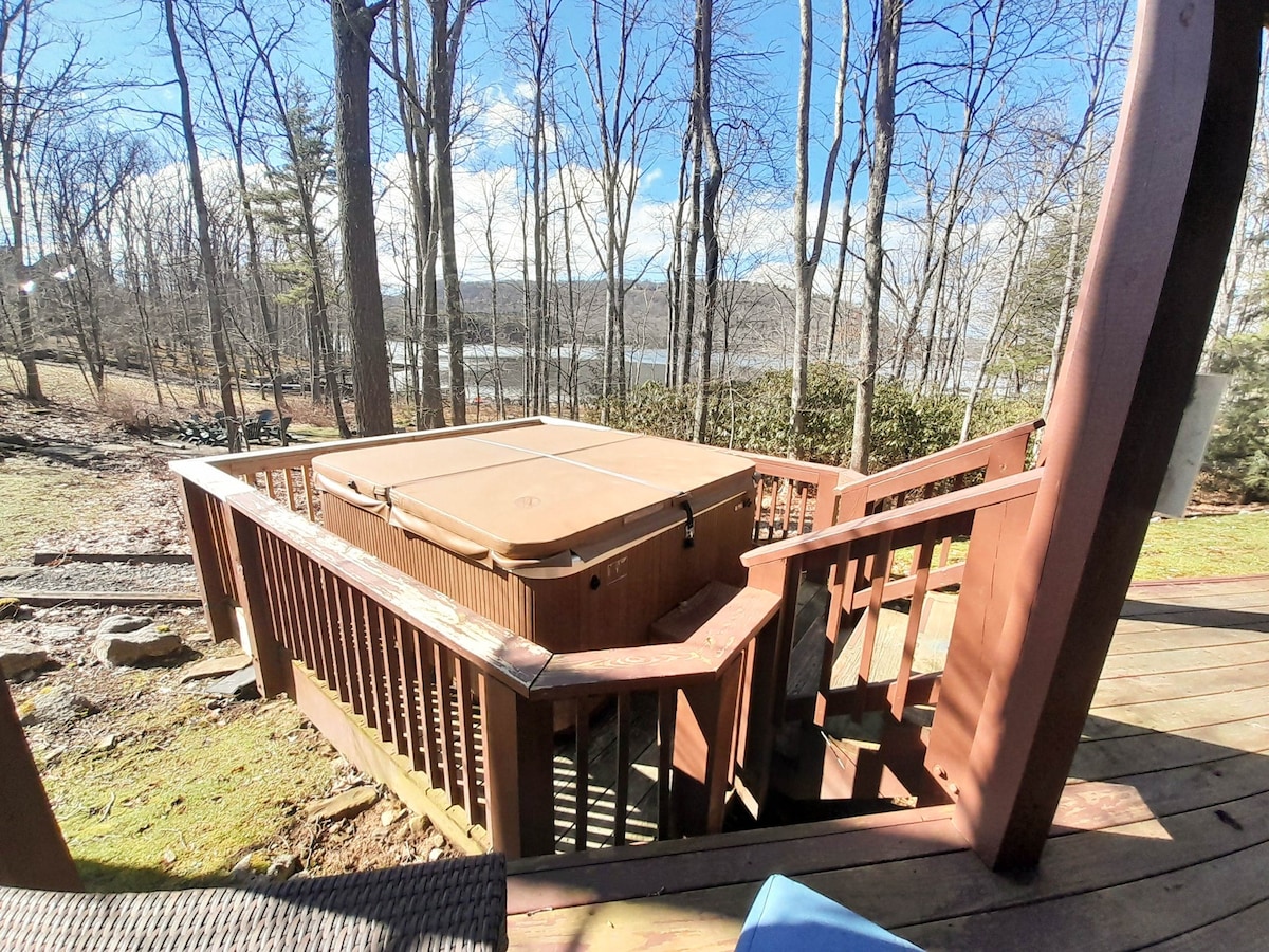 Laurel Cove | Lakefront + Hot Tub!