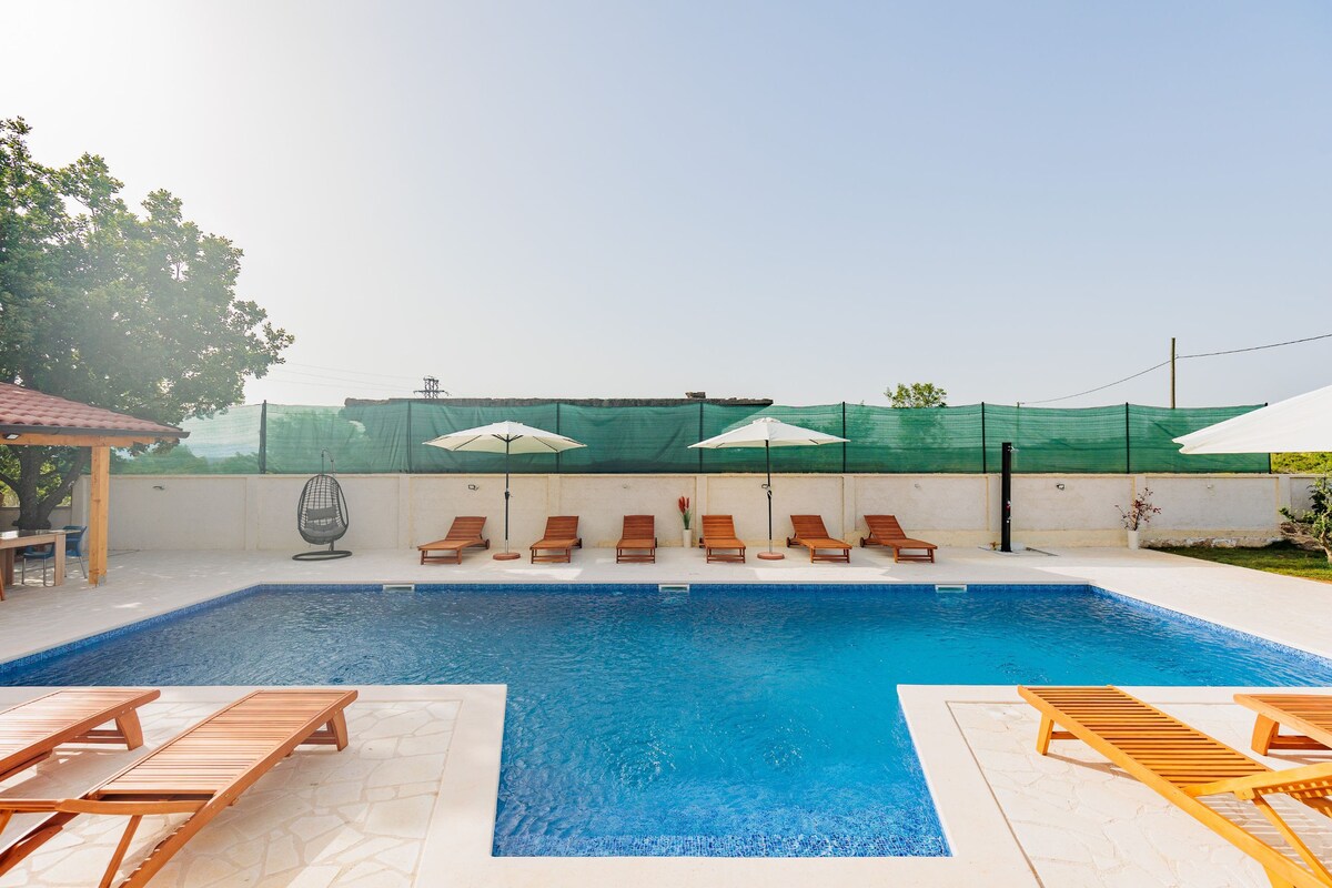 Villa Vera -Seven Bedroom Villa with Swimming pool