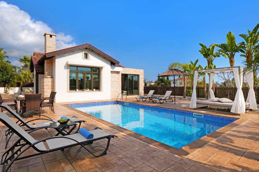 Villa Lara - 3bed Bangalow with Large Pool