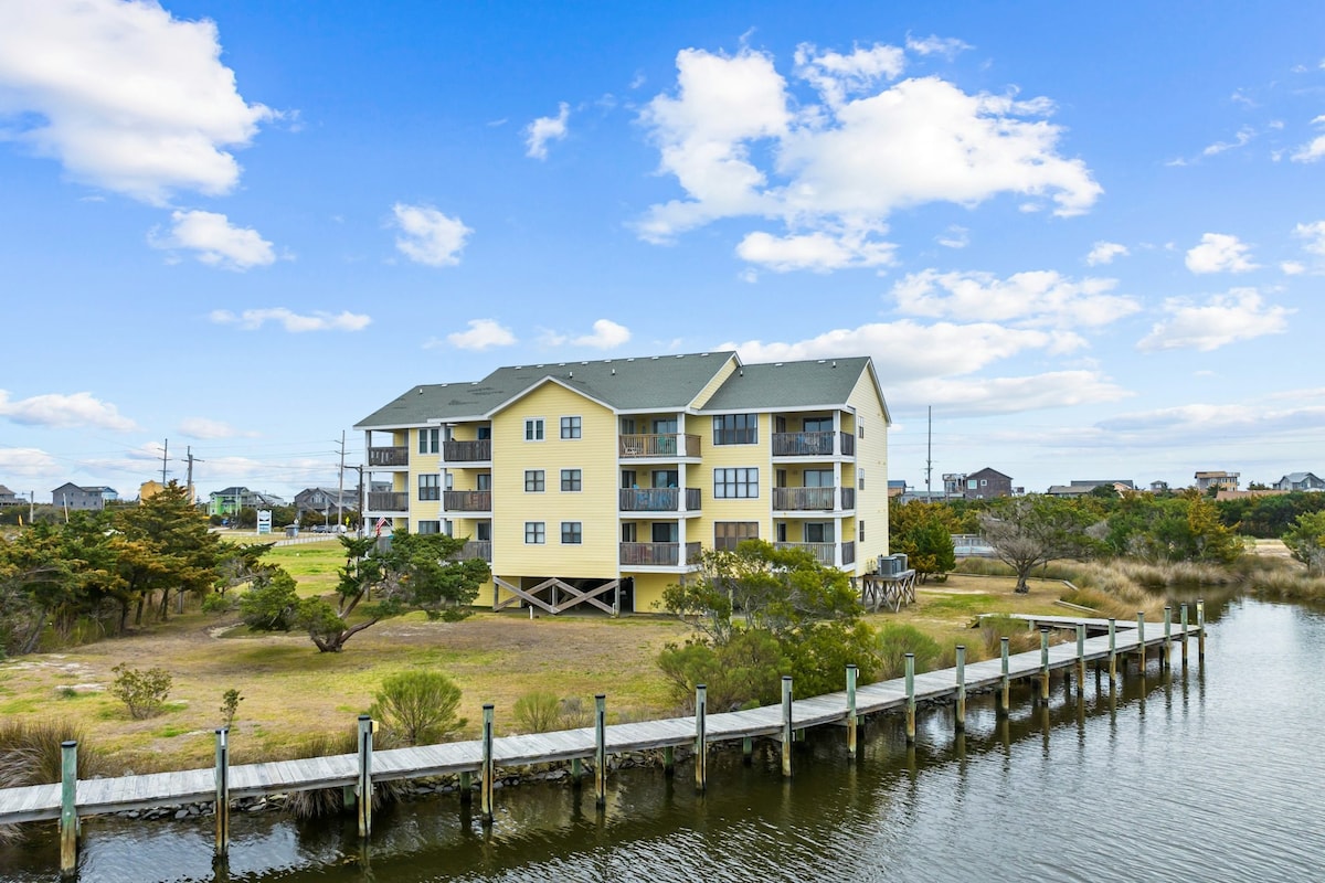 2BR waterfront condo with amazing view & dock