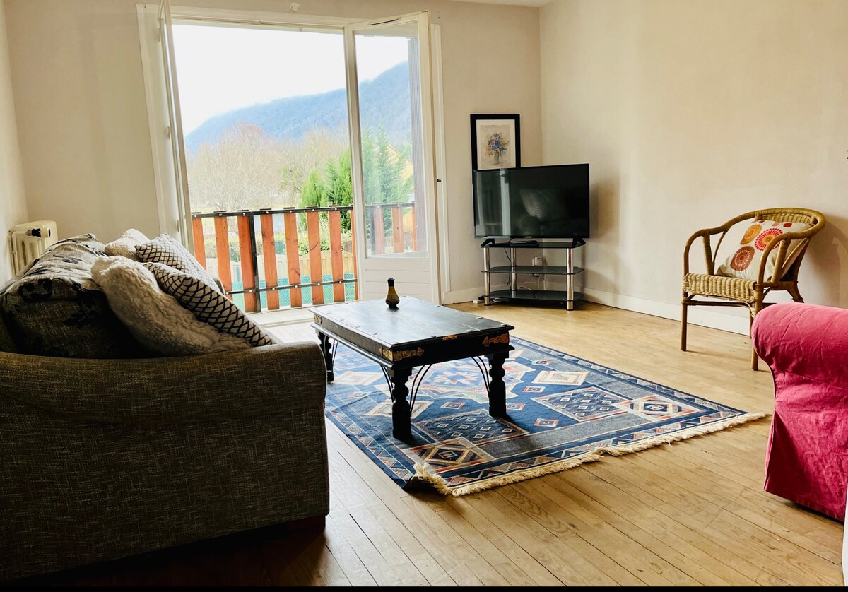 Spacious 2 Bed Mountain View Apartment Saint-Beat