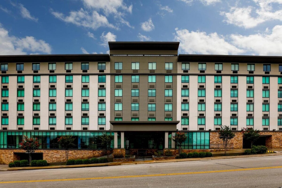 Guest Room with King Bed at Fort Worth Downtown