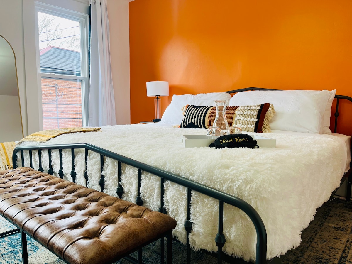 NEW Luxe Home Free Parking Short North King Beds!