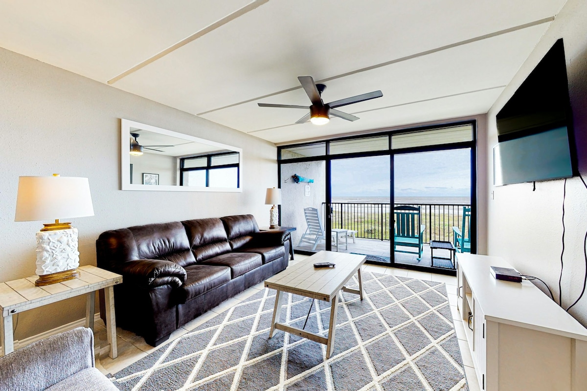 2BR beach dream with Gulf view, pools & tennis