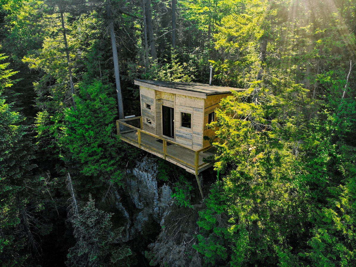 The Cliff house - Treehouse 18 at Les Refuges