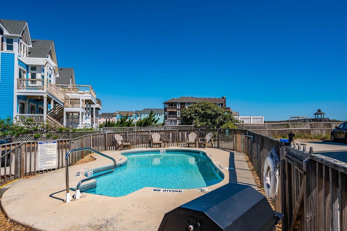SC04: Oceanfront Condo, Community Pool and Views!