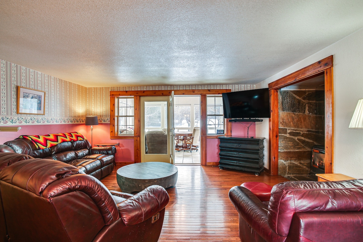 Pet-Friendly Pinehurst Home: Hike, Bike & Ski!