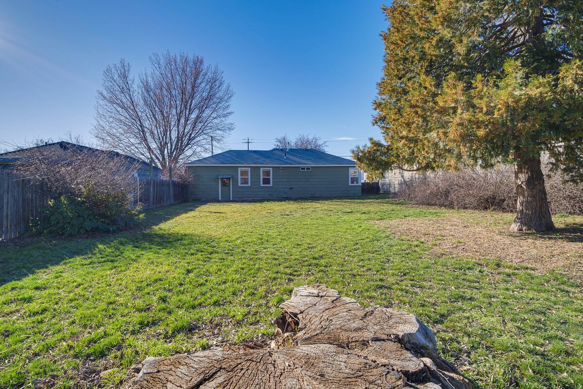 Peaceful Klamath Falls Home w/ Large Fenced Yard!