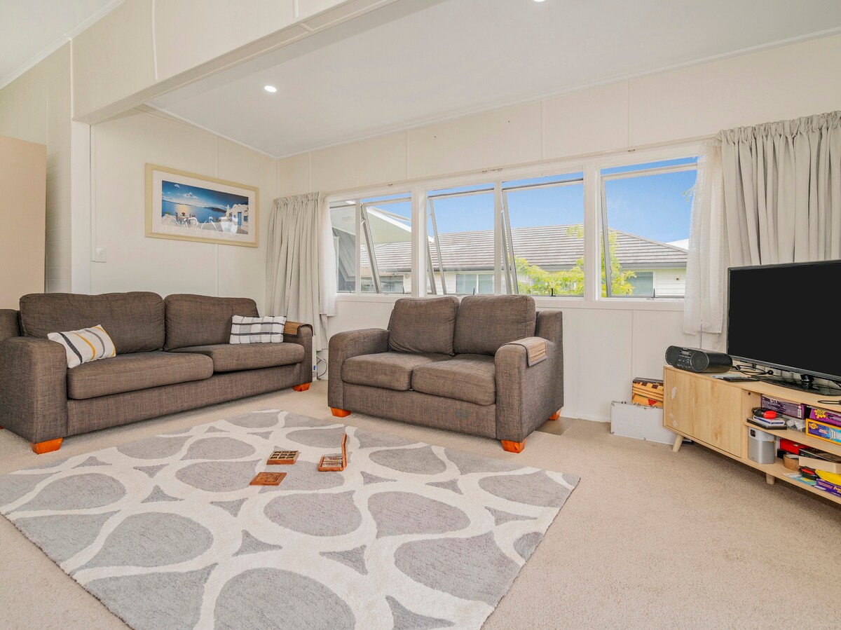 Bach Life on Seabreeze - Whangamata Holiday Home