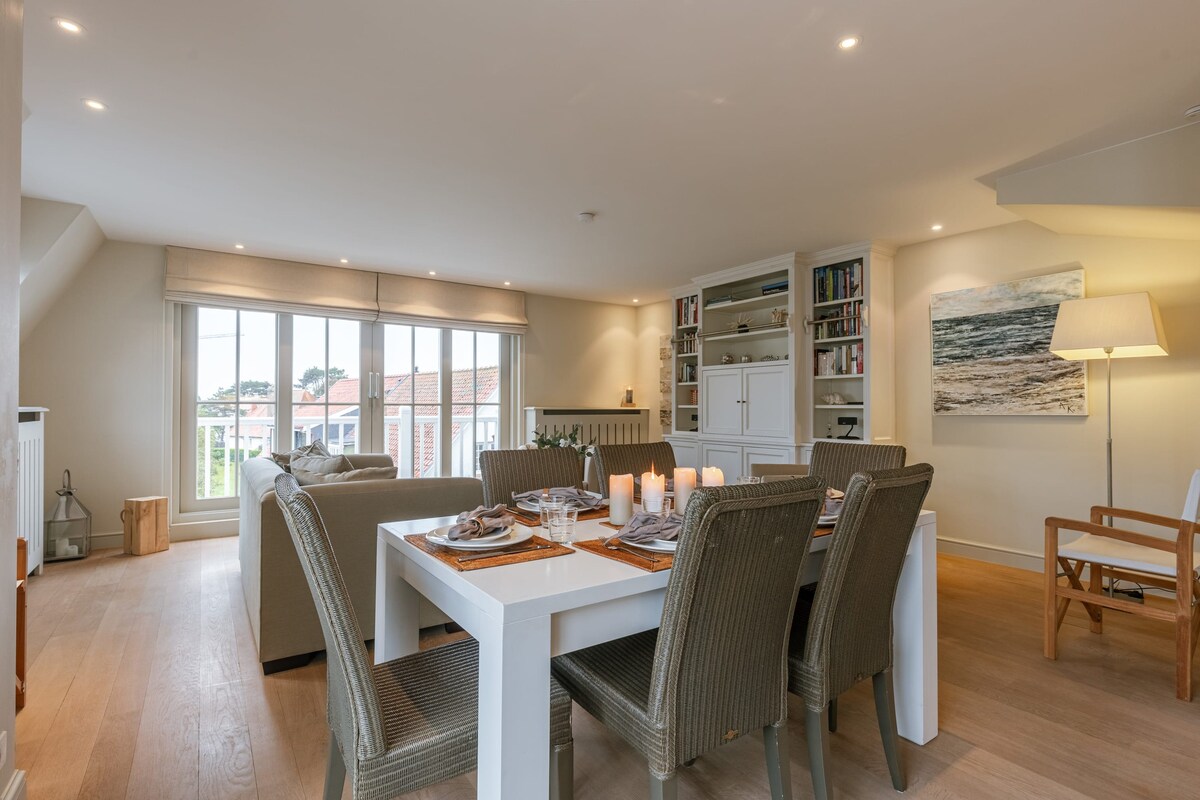 Adorable penthouse with private parking in Knokke