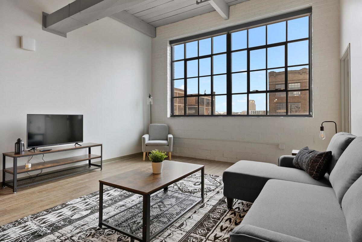 2BD Industrial Style Loft in Downtown Cleveland!