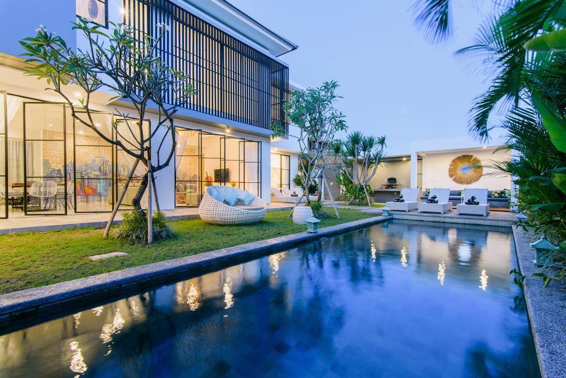 Stylish 4Bed Luxury Villa with Private Pool Access