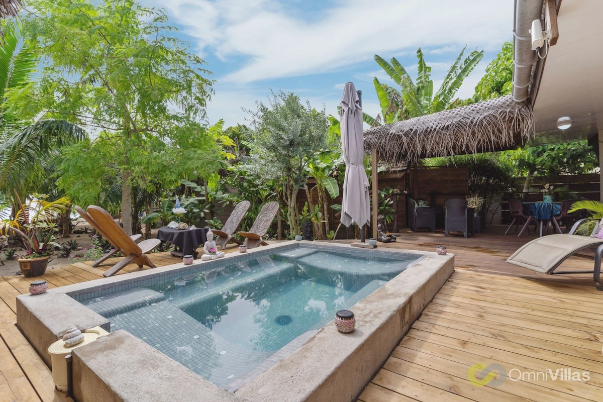 Beachfront 4BR Home with pool in Moorea
