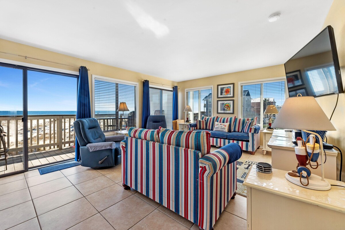 Beach Front Condo-6 Outdoor Pools & 1 Indoor Pool