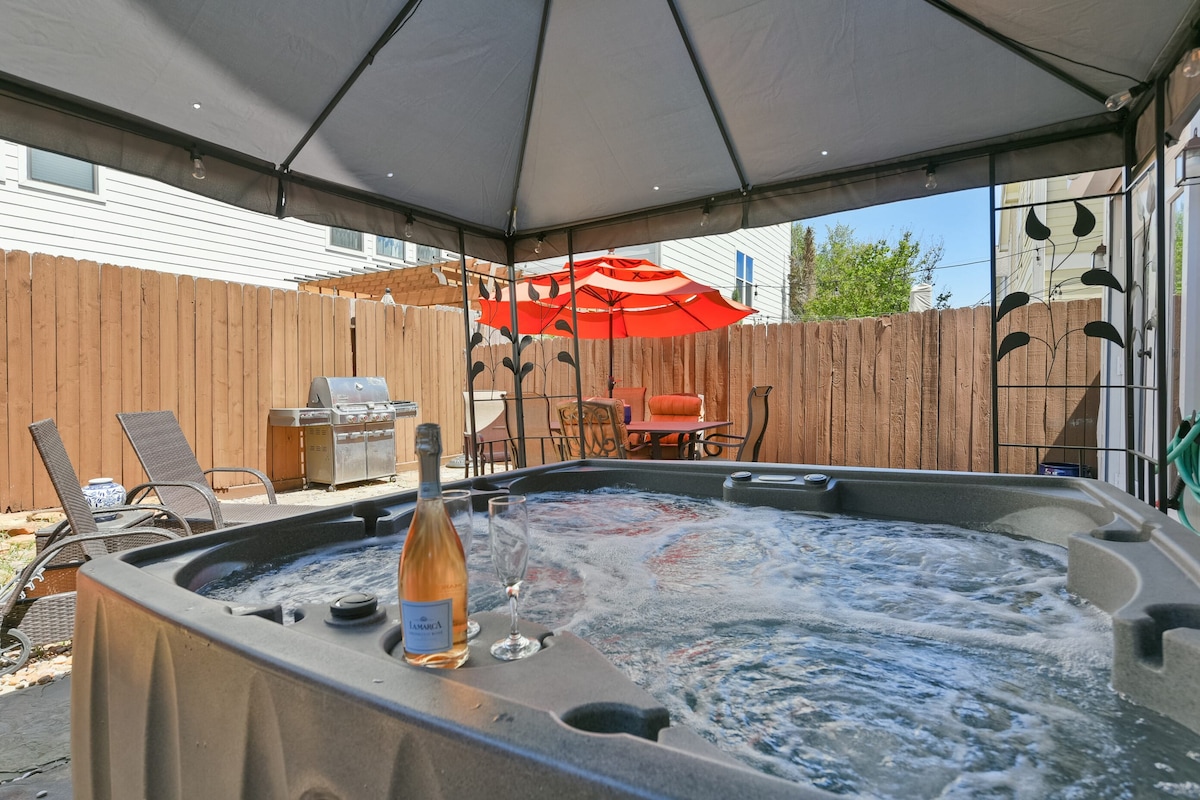 Exquisite 3BR 2.5 Bath With Hot Tub Best Area