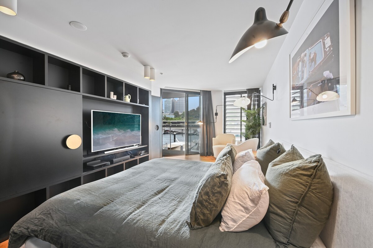 Luxurious Apartment in Finger Wharf Woolloomooloo