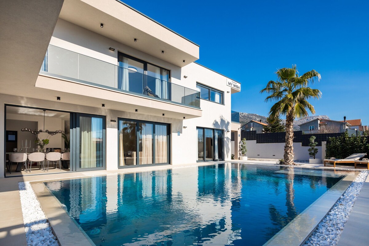 Luxury Villa Esperanza with Pool