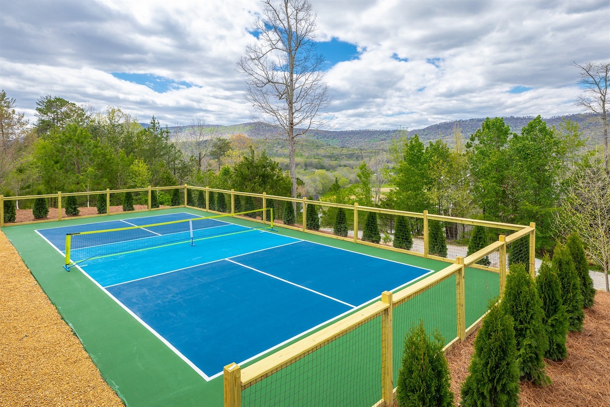 Pickleball Paradise | Pool | Hot Tub | Gym | BBQ