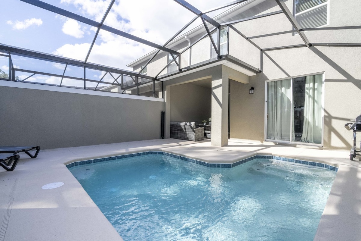4BR Townhouse| Storey Lake| Private Pool & BBQ