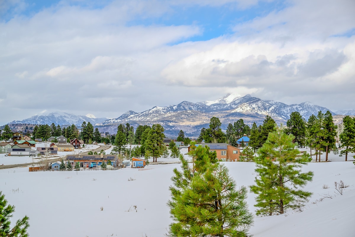 Pagosa Blue Retreat, Mountain Views w/ Hot Tub