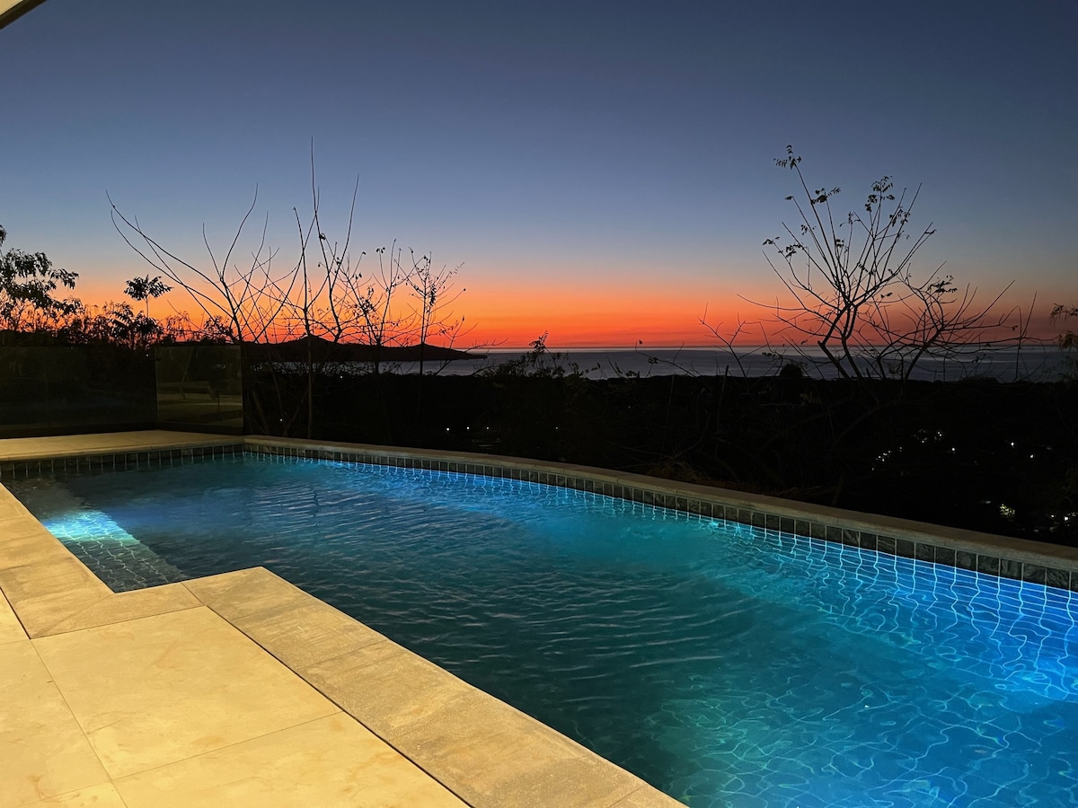 Modern Oasis: Pacific Ocean Views, Pool, Sleeps 8