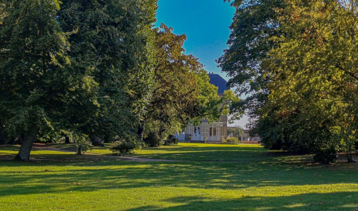 Le Château Des Bordes