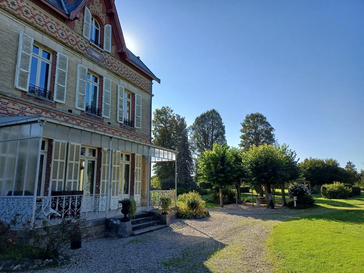 Le Château Des Bordes