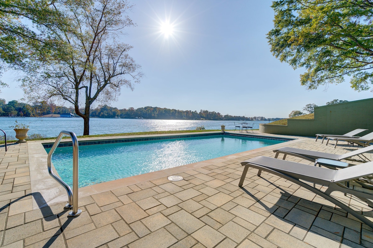 Relax Poolside Private Retreat on Carter's Creek