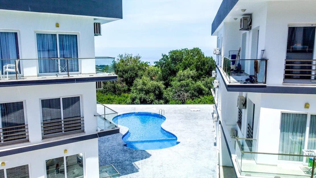 Luxury Two-Bedrooms Sea & Mountain Views Apartment