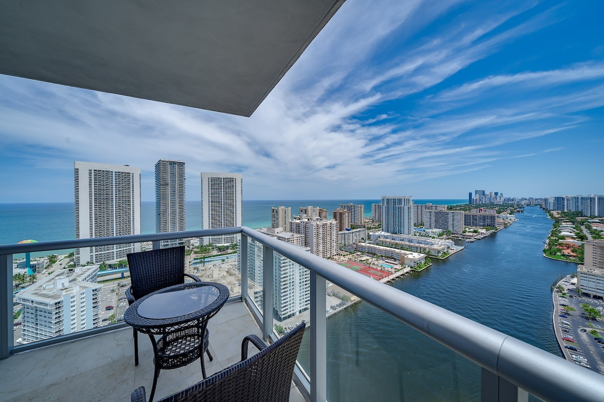 Luxury Waterfront Suite with Great Views