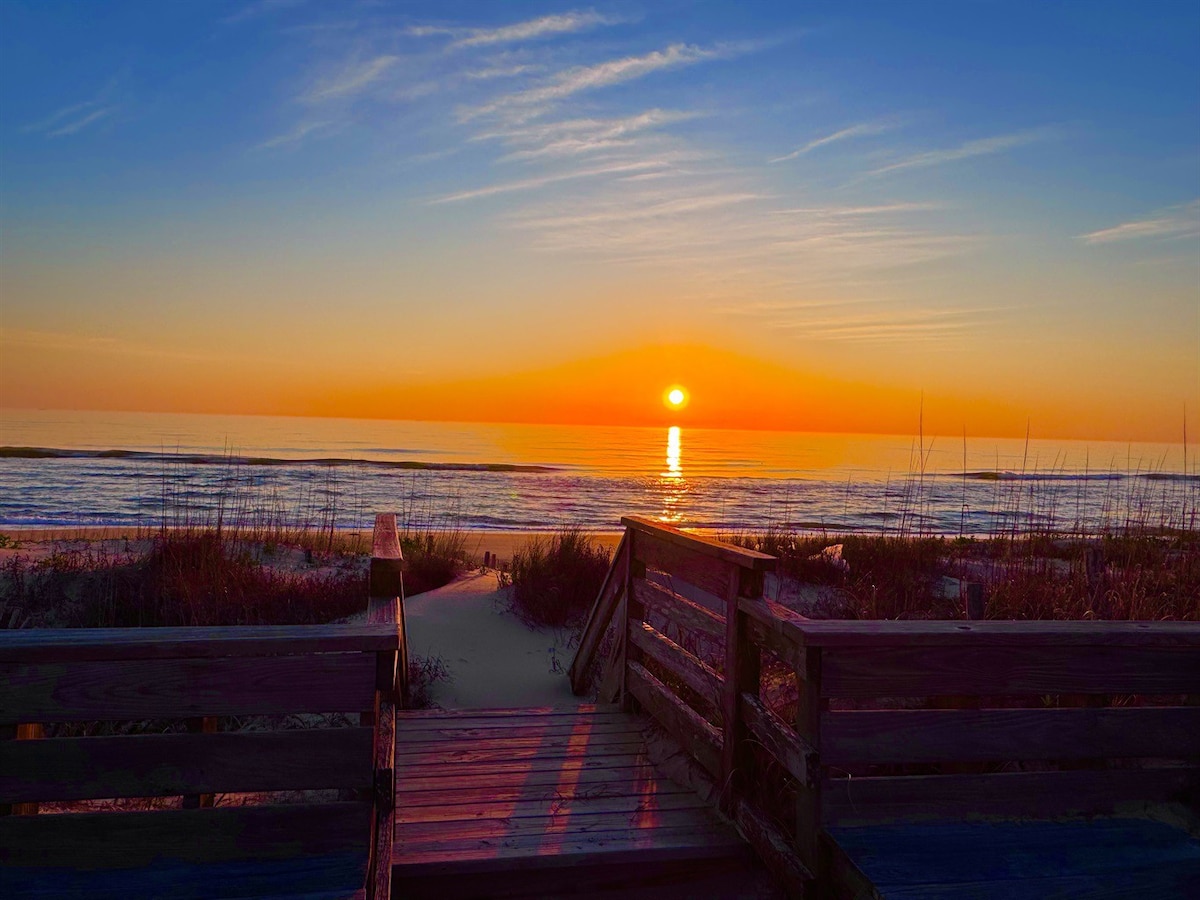 Pine Island! Ocean Front, Direct Beach Access