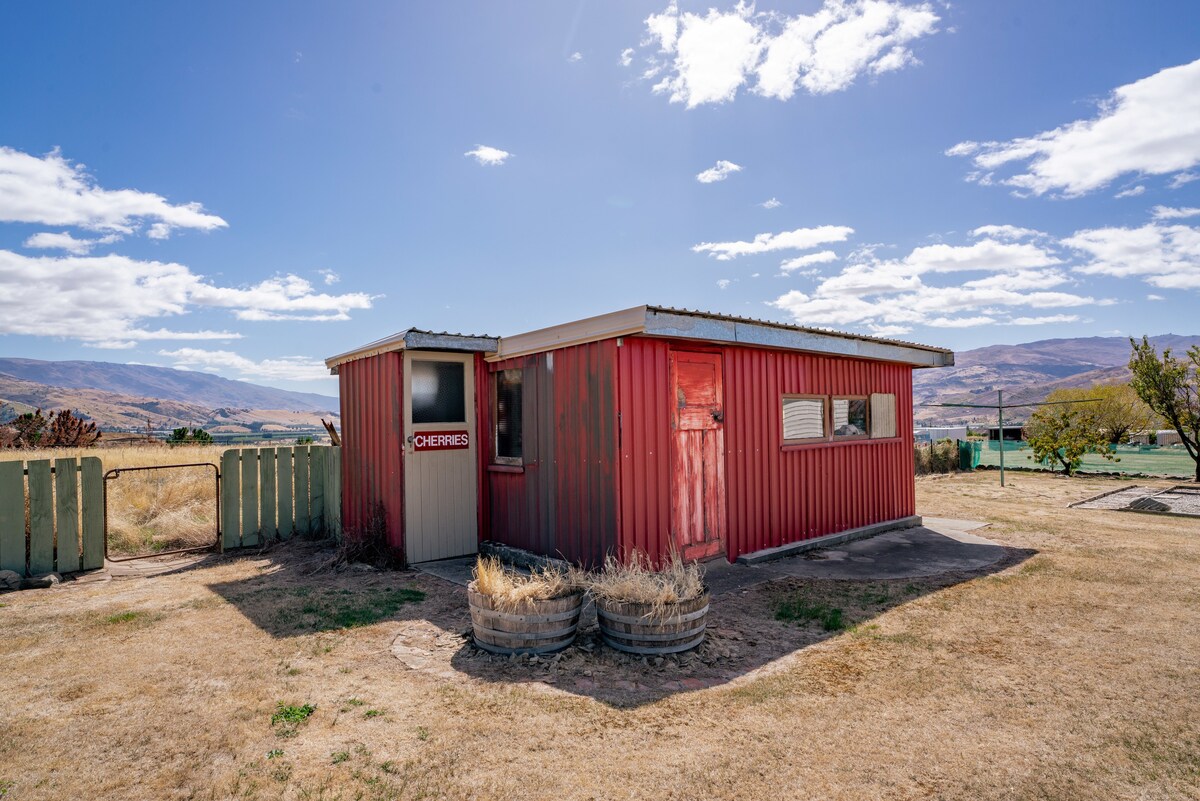 Gold Miners Cottage - Bannockburn Holiday Home