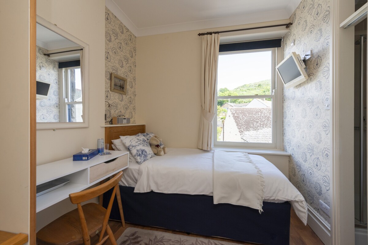 Comfortable Single Room with Private Ensuite
