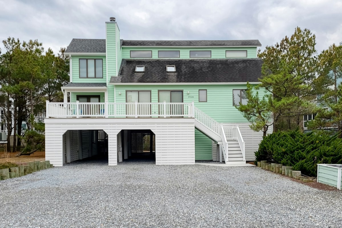 5BR North Bethany Gated Home | Beach Access