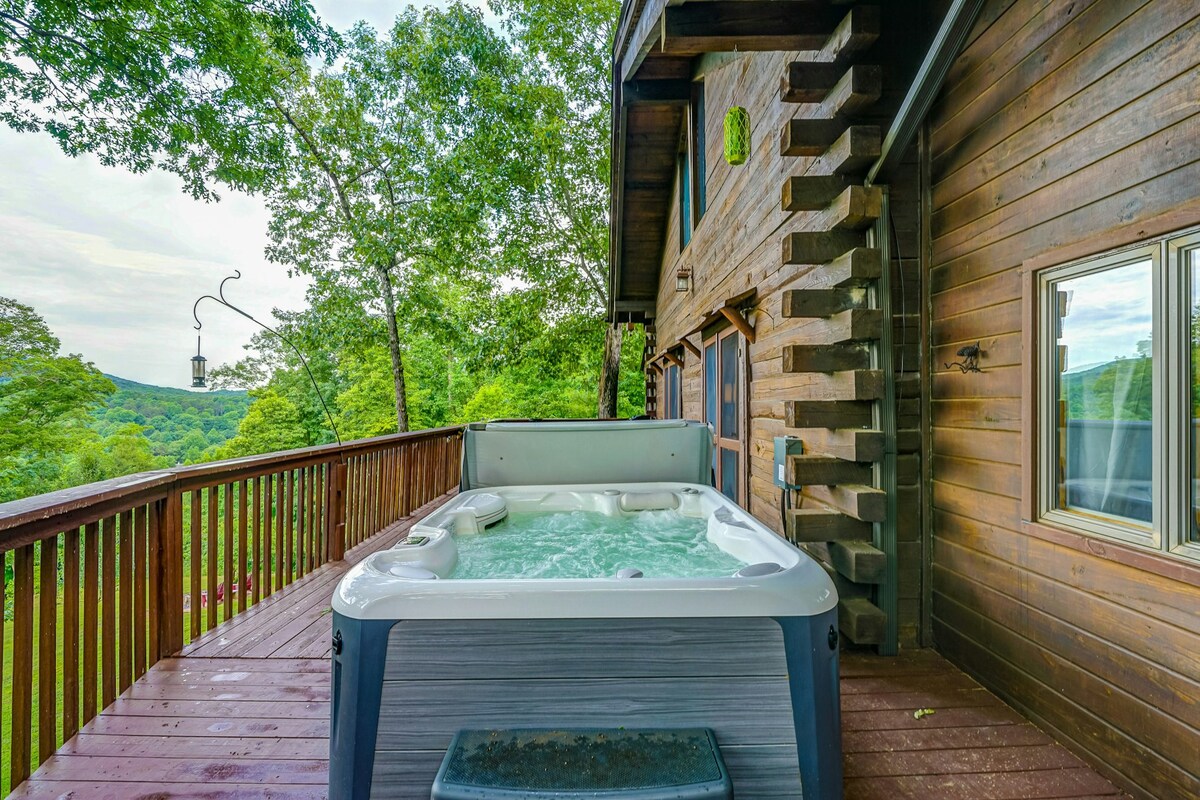 Historic 2BR Mountainview | Hot Tub | Deck