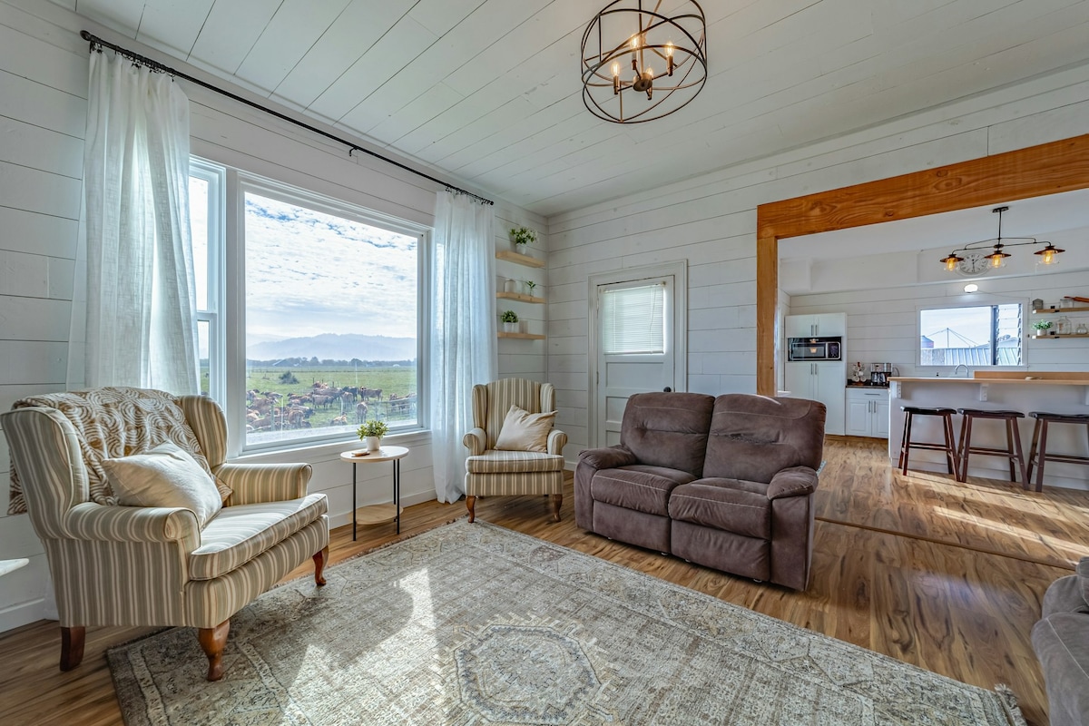Gorgeous 4BR Valleyview | WoodStove | Deck | W/D