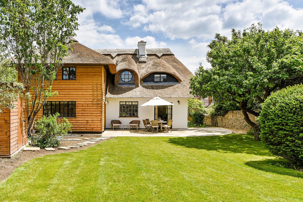 Farthings - large cottage with pool