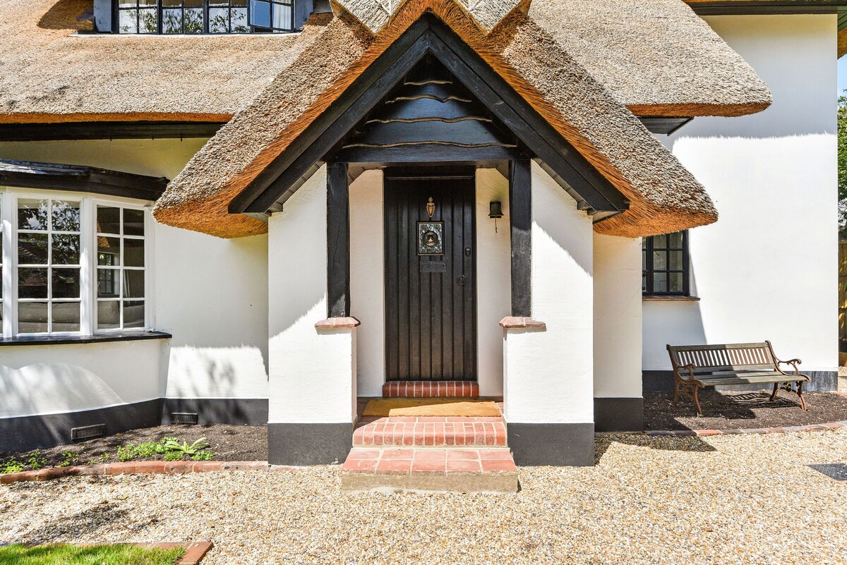 Farthings - large cottage with pool